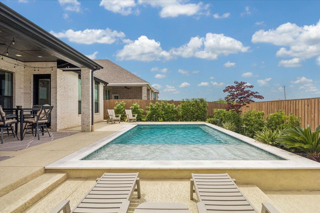 438 Livermore Street, Webster, TX 77598