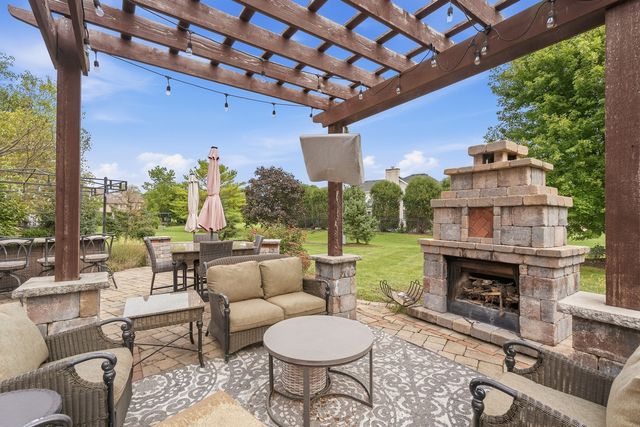 16243 W Blackhawk Drive, Lockport, IL 60441