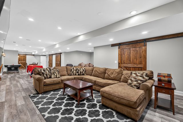 16243 W Blackhawk Drive, Lockport, IL 60441