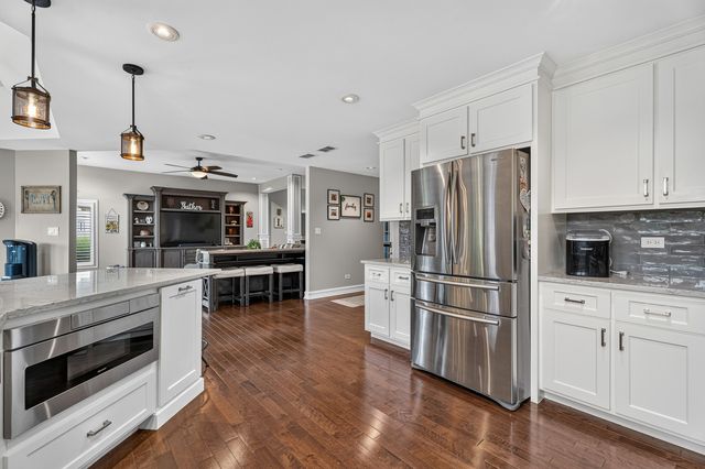 16243 W Blackhawk Drive, Lockport, IL 60441