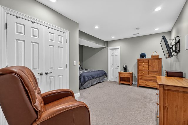 16243 W Blackhawk Drive, Lockport, IL 60441