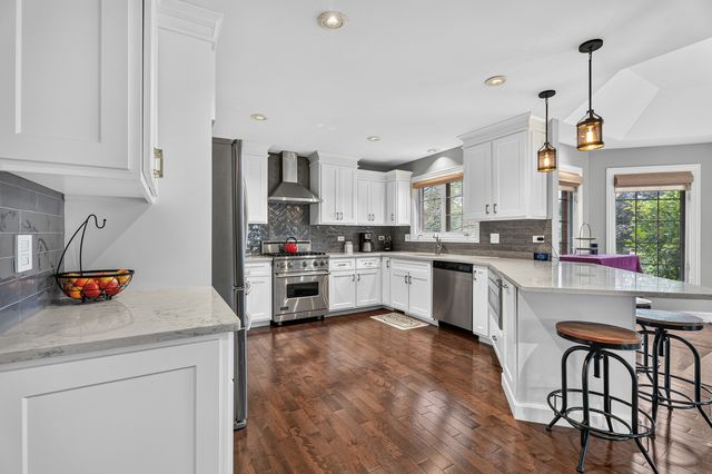 16243 W Blackhawk Drive, Lockport, IL 60441