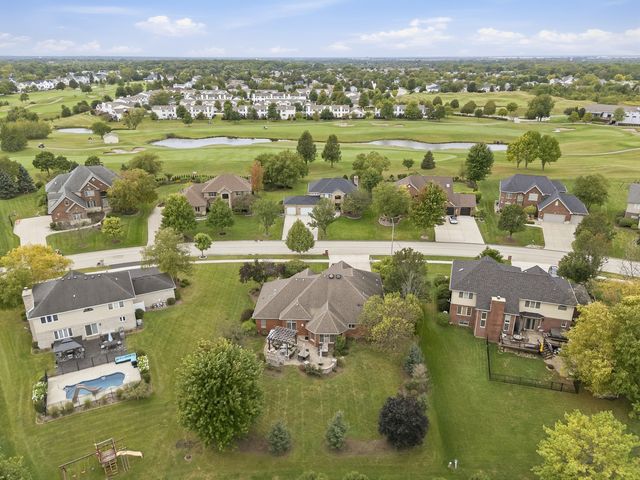 16243 W Blackhawk Drive, Lockport, IL 60441