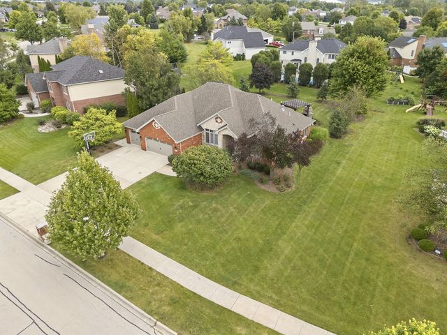 16243 W Blackhawk Drive, Lockport, IL 60441