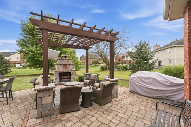 16243 W Blackhawk Drive, Lockport, IL 60441