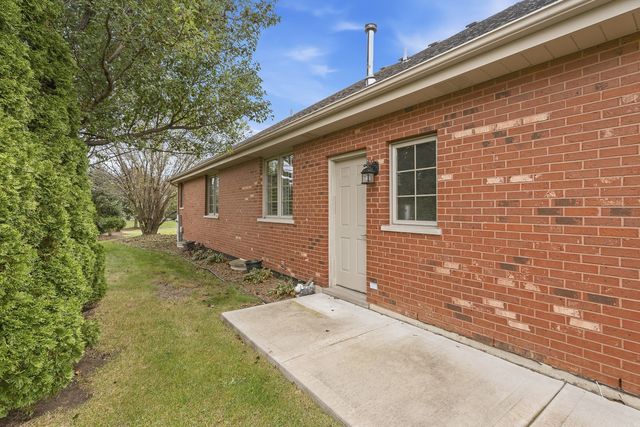16243 W Blackhawk Drive, Lockport, IL 60441
