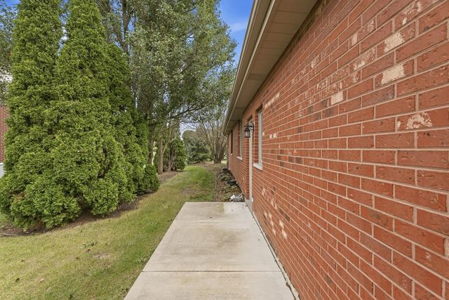 16243 W Blackhawk Drive, Lockport, IL 60441