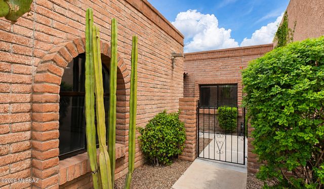 6887 E Via Vigna, Tucson, AZ 85750