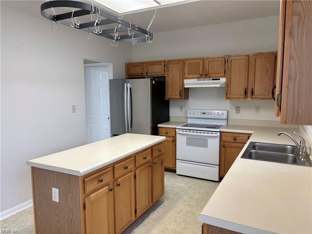 301 Lincoln RD, Chesapeake, VA 23320