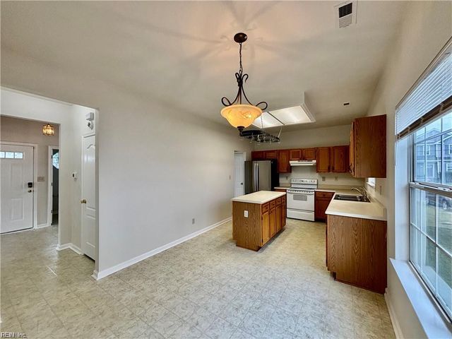 301 Lincoln RD, Chesapeake, VA 23320