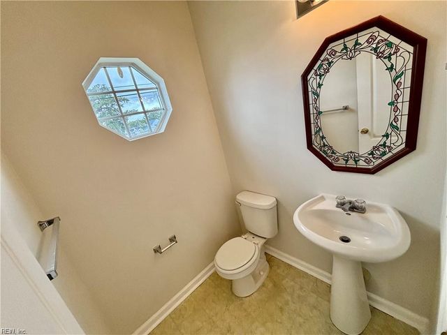 301 Lincoln RD, Chesapeake, VA 23320