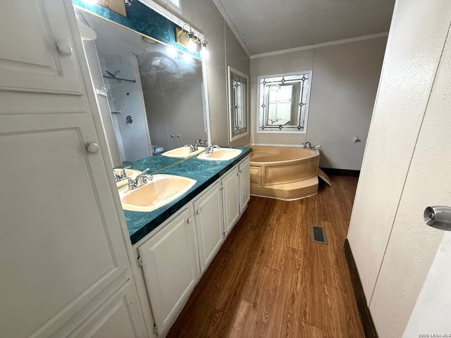 22819 Grand Spg, Elmendorf, TX 78112
