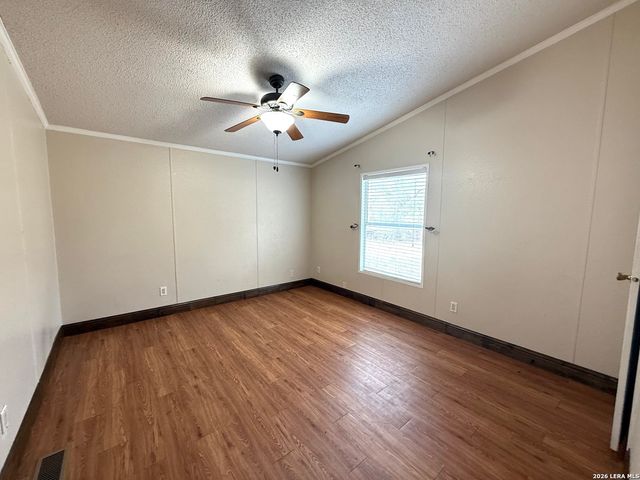 22819 Grand Spg, Elmendorf, TX 78112