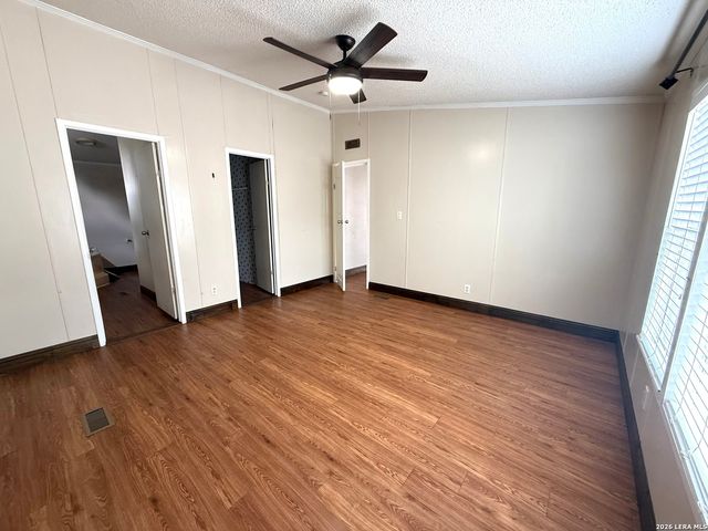 22819 Grand Spg, Elmendorf, TX 78112