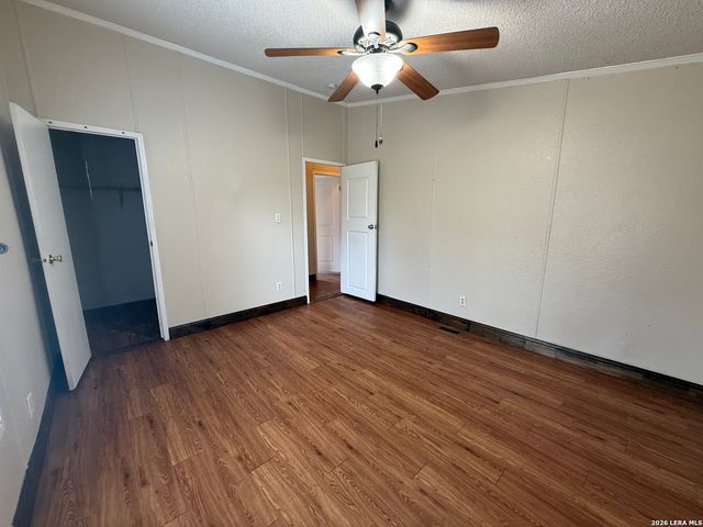 22819 Grand Spg, Elmendorf, TX 78112