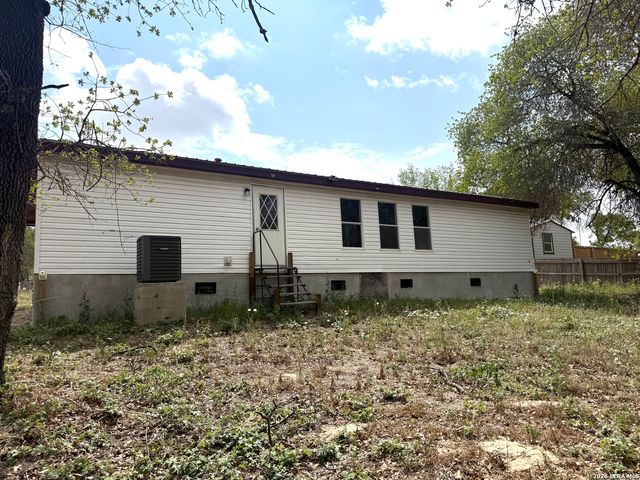 22819 Grand Spg, Elmendorf, TX 78112