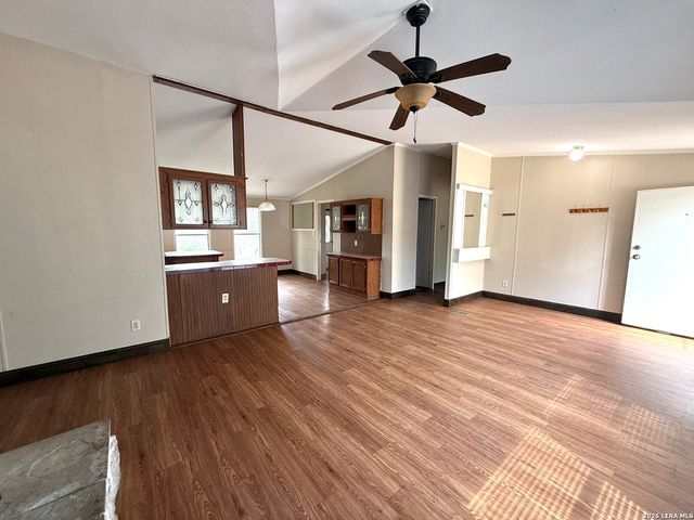 22819 Grand Spg, Elmendorf, TX 78112