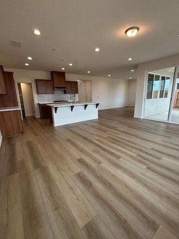 1276 Catherdral Court S, Madera, CA 93636