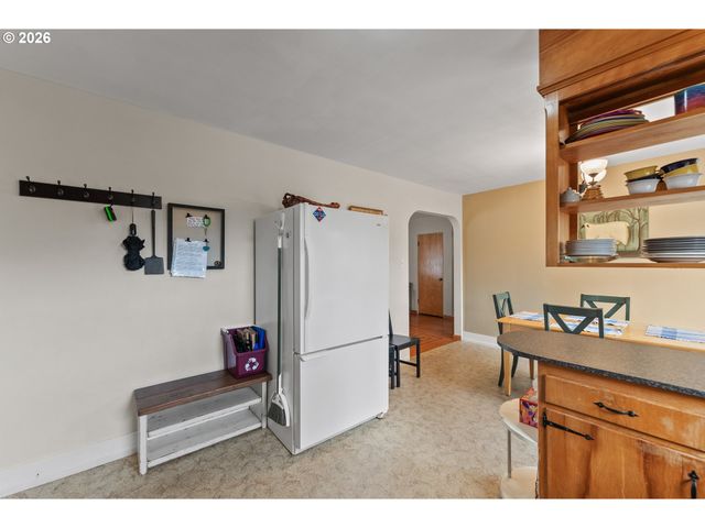 439 W AGEE St, Roseburg, OR 97471