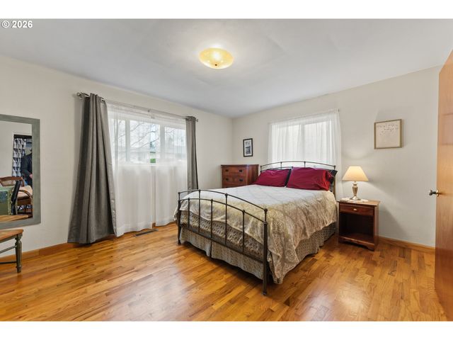 439 W AGEE St, Roseburg, OR 97471