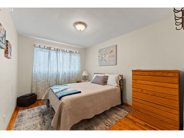 439 W AGEE St, Roseburg, OR 97471