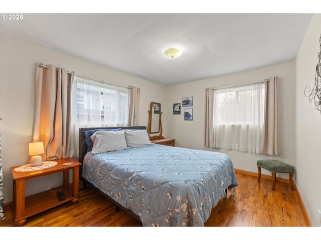 439 W AGEE St, Roseburg, OR 97471