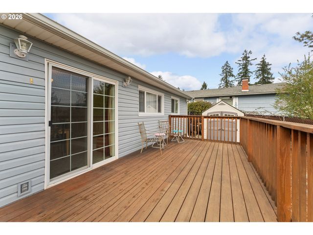 439 W AGEE St, Roseburg, OR 97471