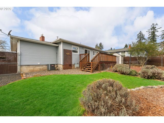 439 W AGEE St, Roseburg, OR 97471