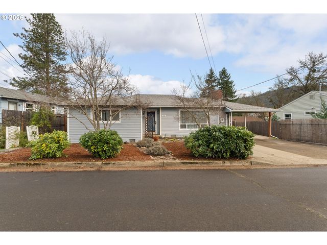 439 W AGEE St, Roseburg, OR 97471