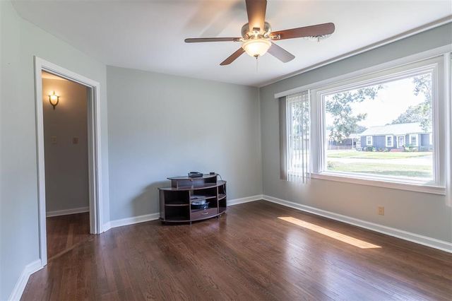 428 W Claude Street W, Lake Charles, LA 70605