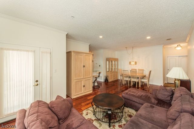 607 Brittany Dr, Wayne Twp., NJ 07470