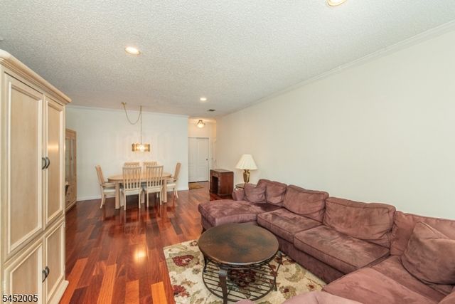 607 Brittany Dr, Wayne Twp., NJ 07470