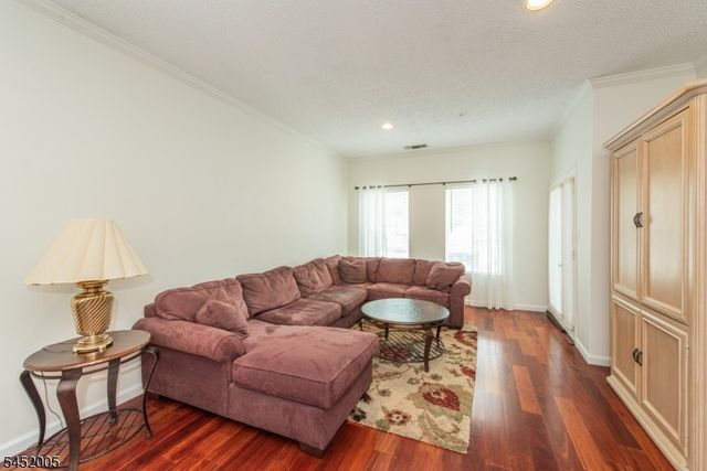 607 Brittany Dr, Wayne Twp., NJ 07470
