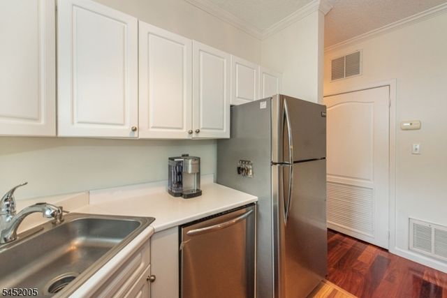 607 Brittany Dr, Wayne Twp., NJ 07470