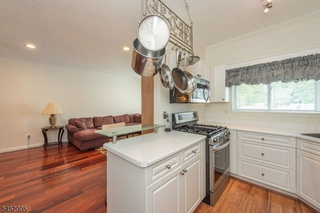 607 Brittany Dr, Wayne Twp., NJ 07470