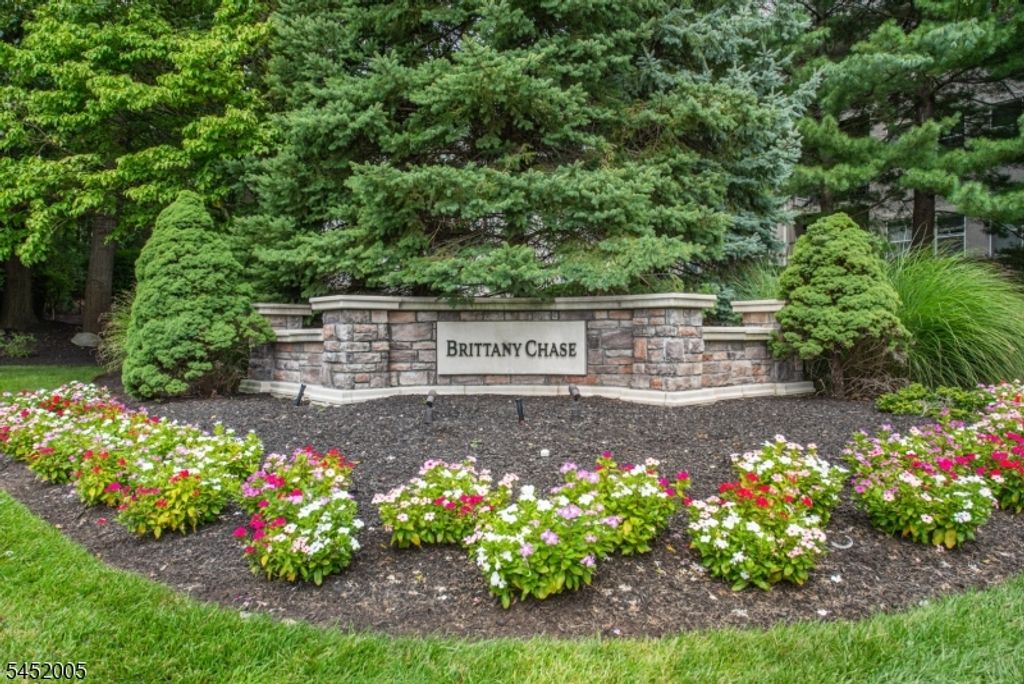 607 Brittany Dr, Wayne Twp., NJ 07470 — photo 23