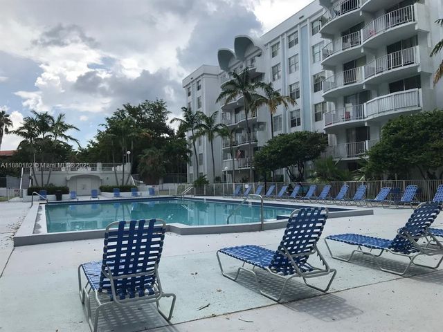 496 NW 165th St Rd D-409, Miami, FL 33169