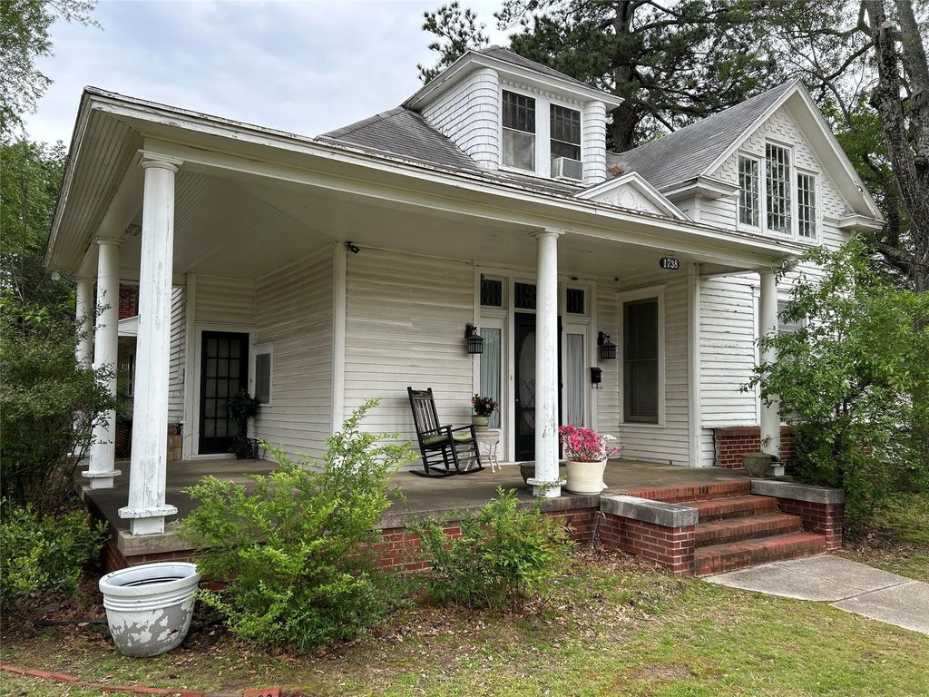 1738 Lamar Avenue, Paris, TX 75460