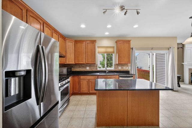 321 Parker Place, Oswego, IL 60543