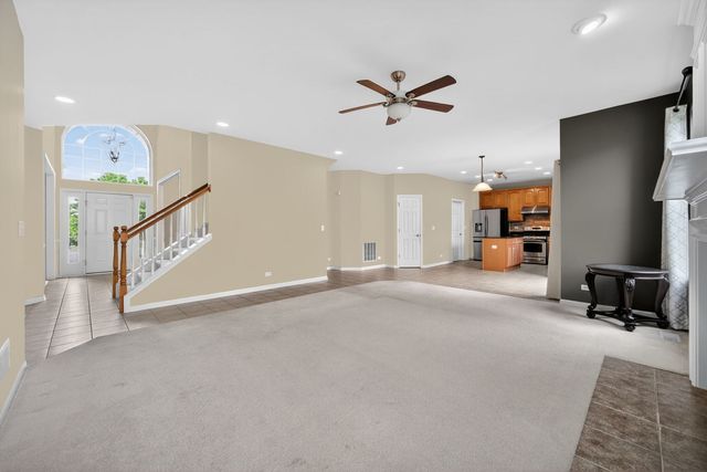 321 Parker Place, Oswego, IL 60543