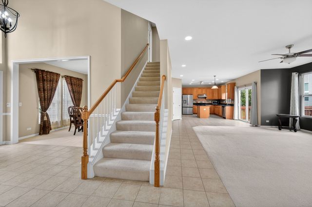 321 Parker Place, Oswego, IL 60543