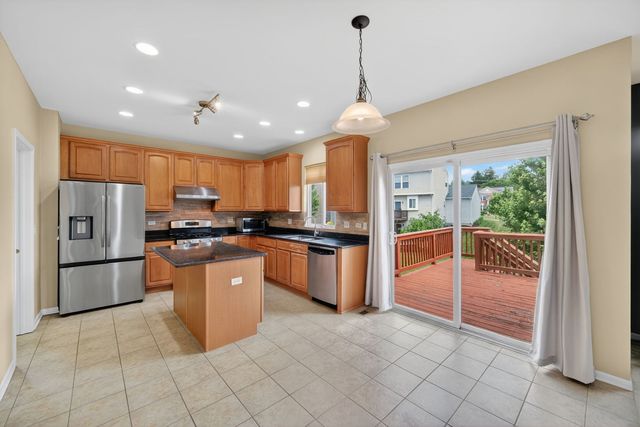321 Parker Place, Oswego, IL 60543