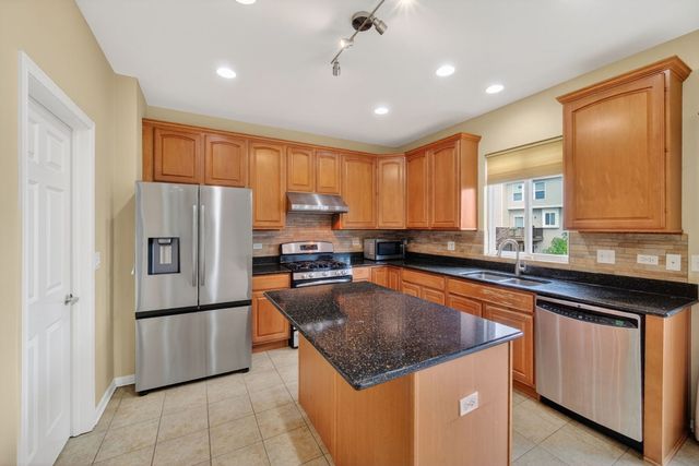 321 Parker Place, Oswego, IL 60543