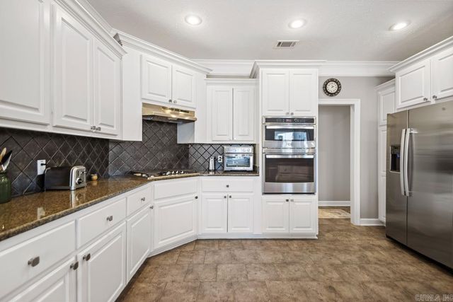 283 Lake Valley Drive, Maumelle, AR 72113