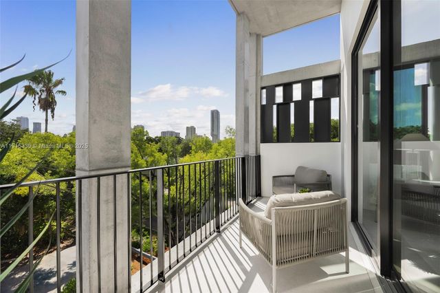 98 SW 28th Rd 1, Miami, FL 33129