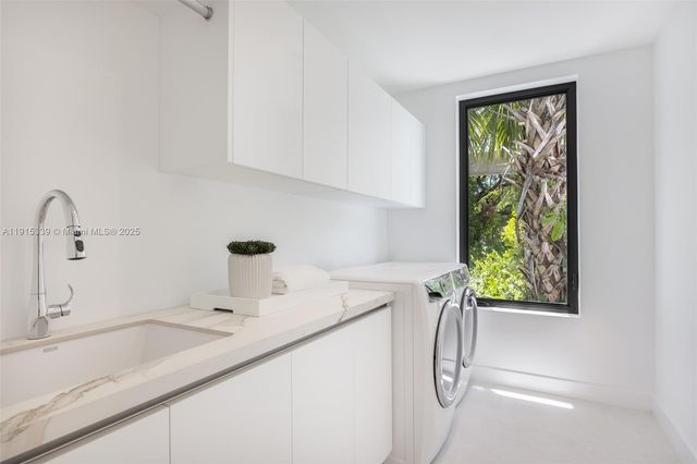 98 SW 28th Rd 1, Miami, FL 33129