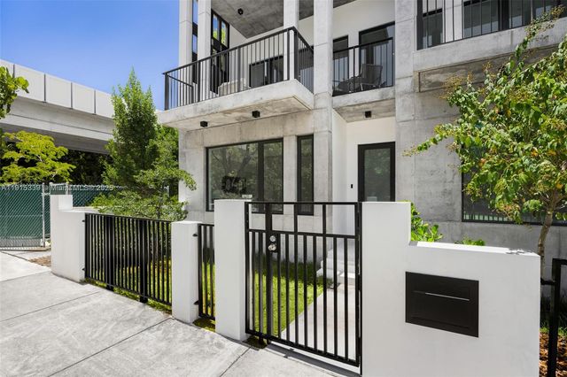 98 SW 28th Rd 1, Miami, FL 33129