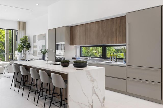 98 SW 28th Rd 1, Miami, FL 33129