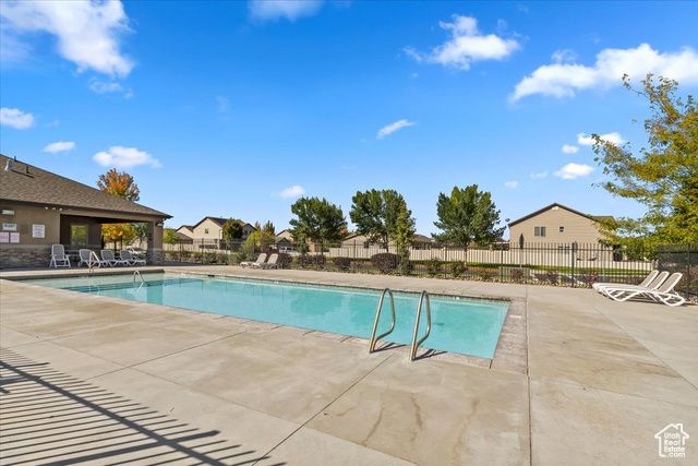 1072 W STONEHAVEN DR, North Salt Lake, UT 84054