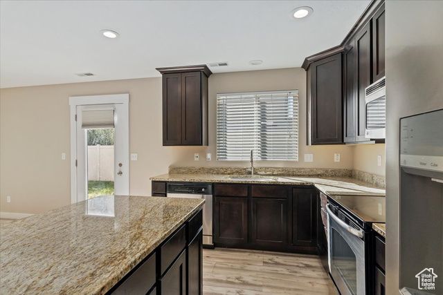 1072 W STONEHAVEN DR, North Salt Lake, UT 84054